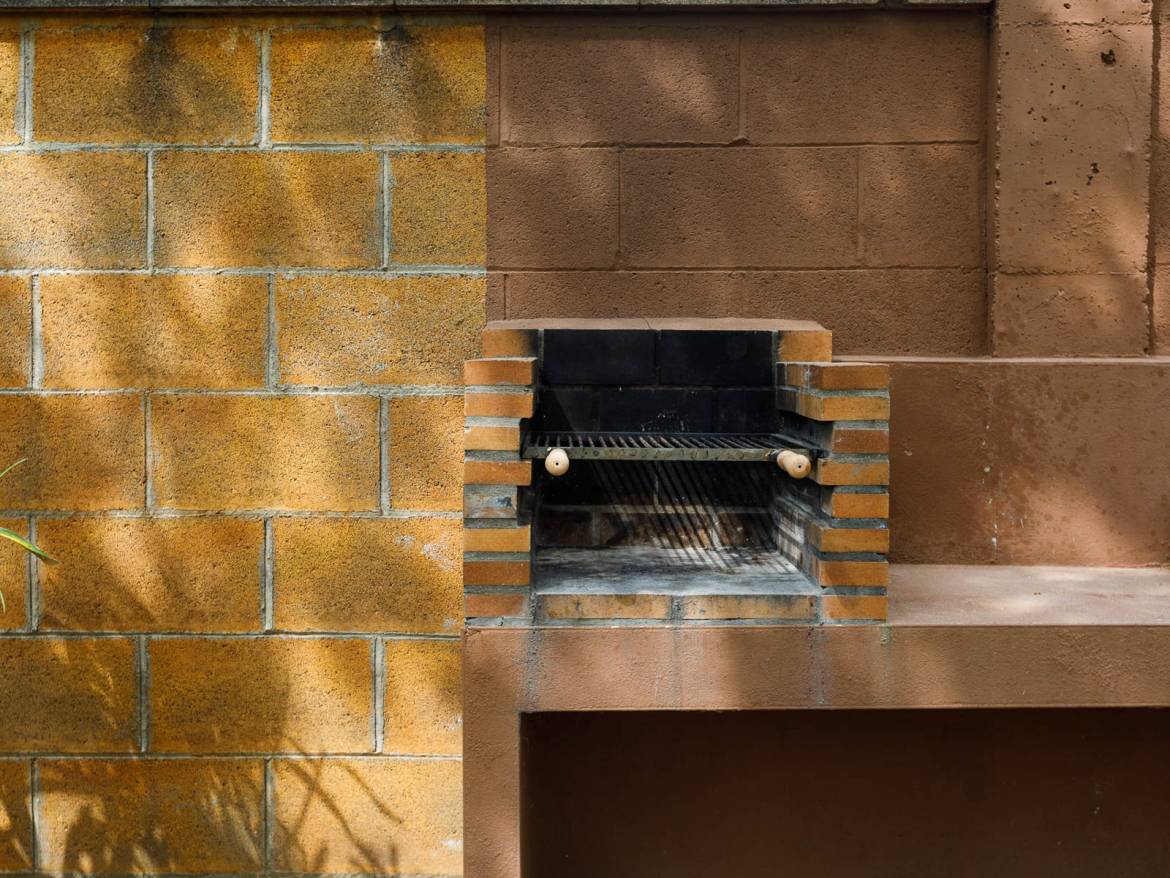 Premium pitch with private sanitary facilities: built-in masonry barbecue